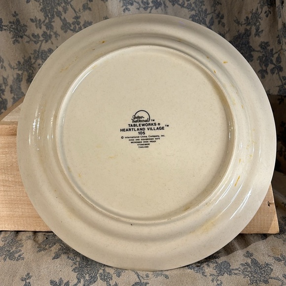VTG International Tableworks Heartland Village 105 11” Plate - Picture 4 of 5